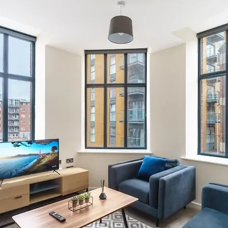 Bright 2 Bedroom Apartment In Central Manchester-2