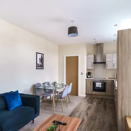 Bright 2 Bedroom Apartment In Central Manchester-3